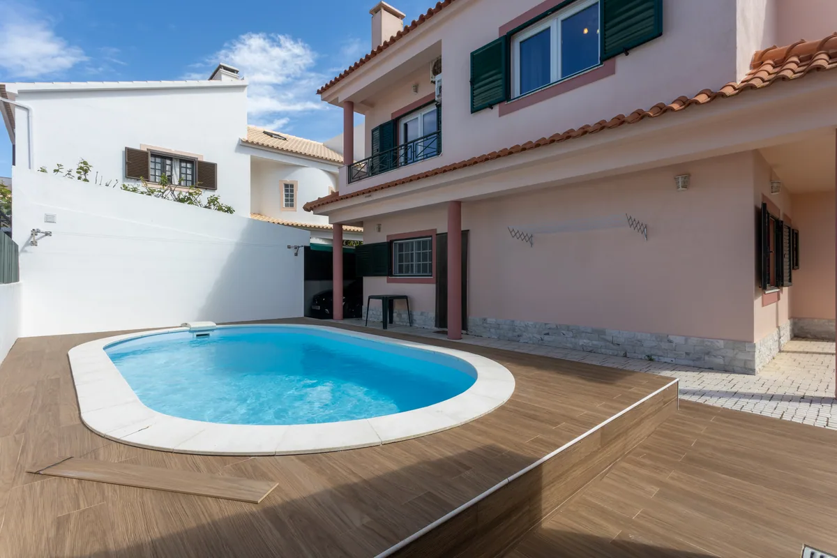 Piscina e churrasqueira da moradia T5